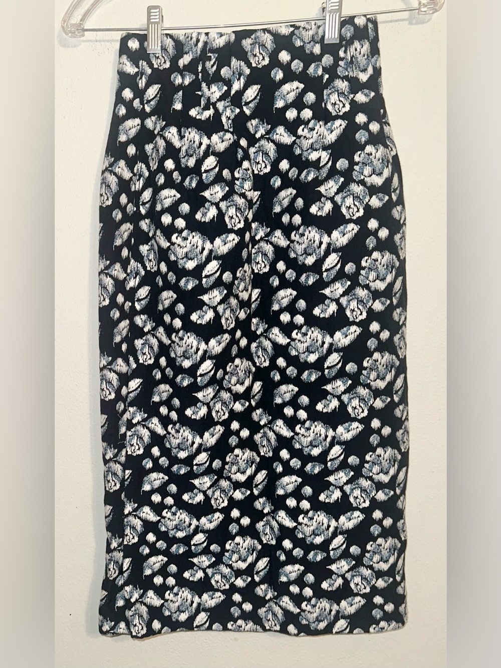 H&M Black and Blue Pencil Skirt